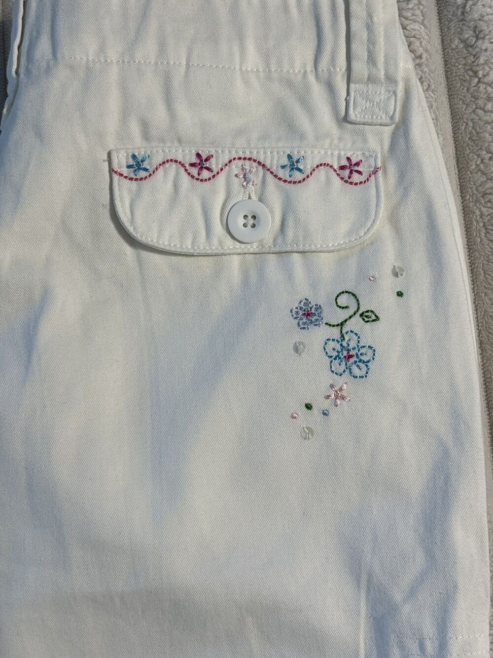Y2K NWT Lands' End Girls 16/womens small white chino shorts flower embroidery